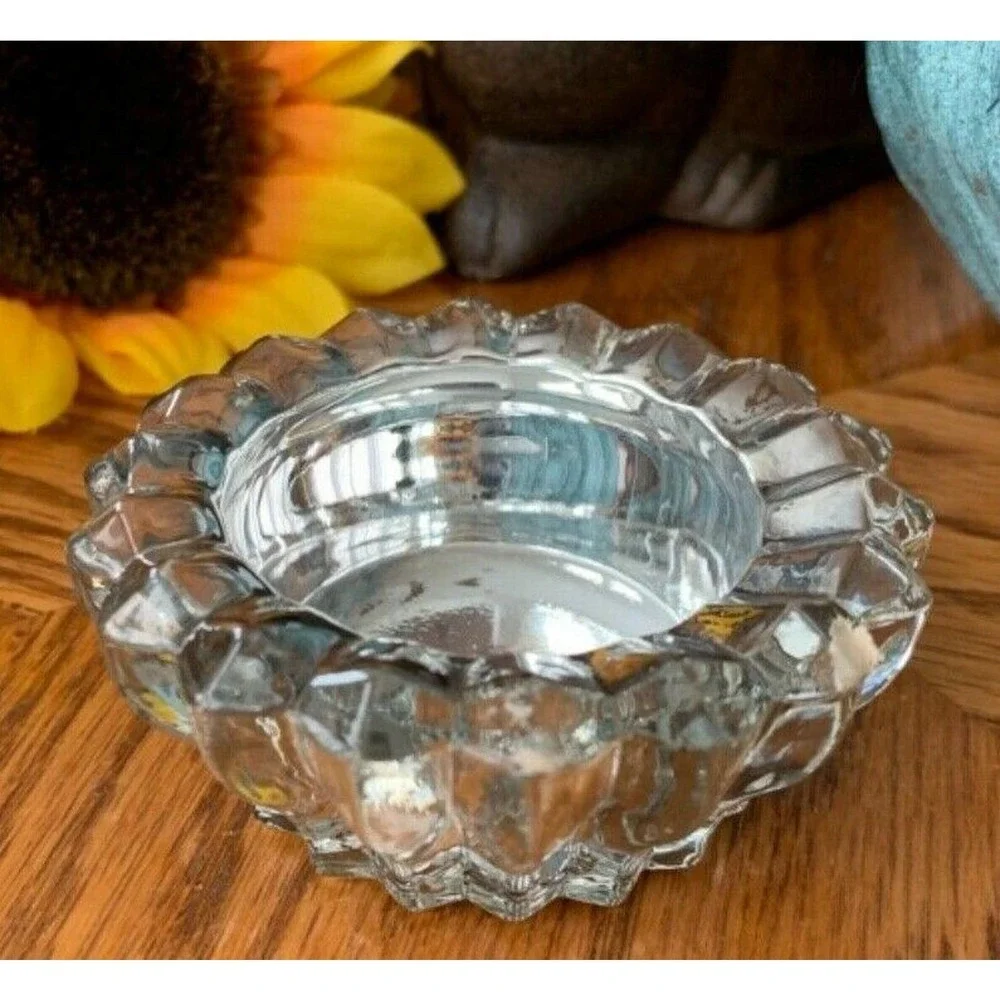 New Elegant Clear w/ Silver Fluted Glass Round Shaped Tea Light Candle Holder